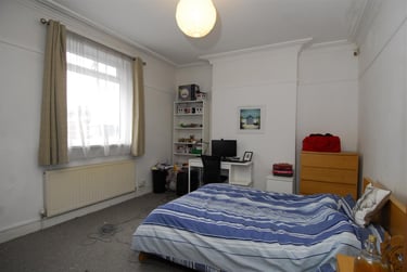 3 bed house, Park Terrace, Gascoyne Place, City Centre, Plymouth, PL48DG - Image 1
